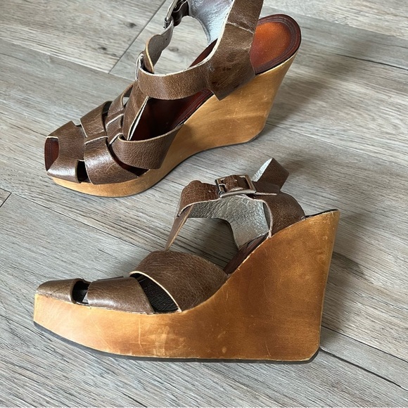 Matiko Wooden Wedge Sandal - Picture 2 of 8